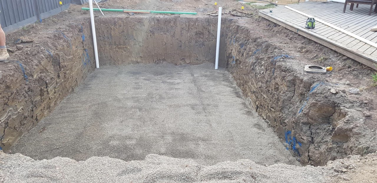 above ground pool on clay soil